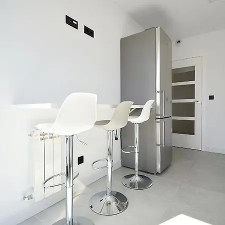 Precioso Piso De Diseno Con Piscina En Apartamento