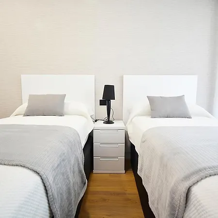 Precioso Piso De Diseno Con Piscina En Apartamento *